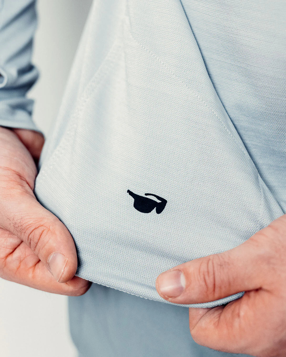 TUNA SILHOUETTE HOODED LONG SLEEVE